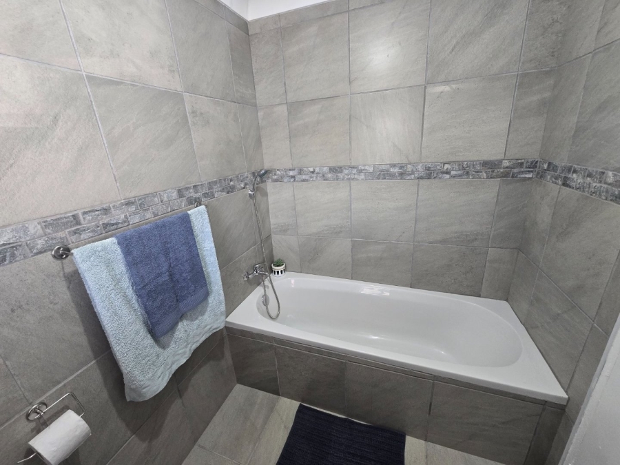 2 Bedroom Property for Sale in Pelican Park Western Cape